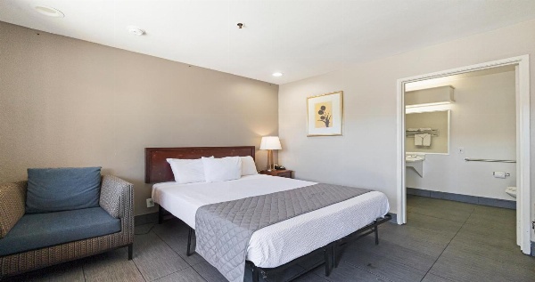 Budget Inn and Suites Stockton Yosemite Main image